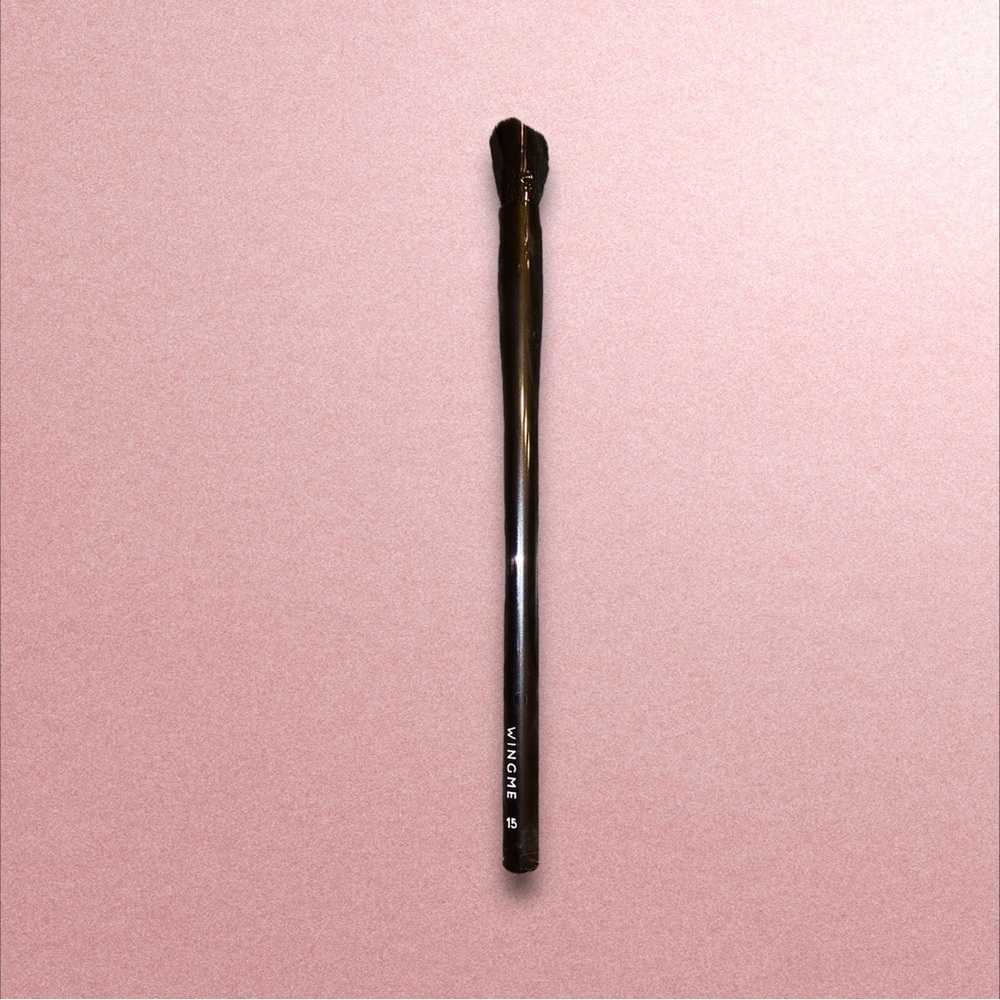 NIP Wingme Cosmetics 09 Medium Shading Brush